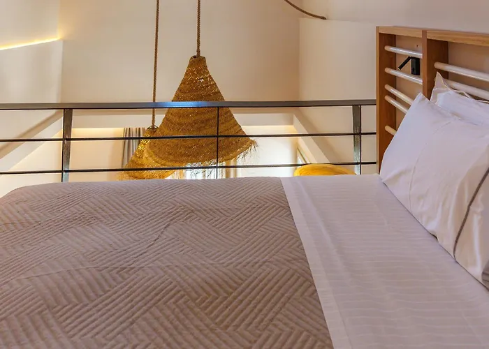 Halo Santorini - Living Experience
