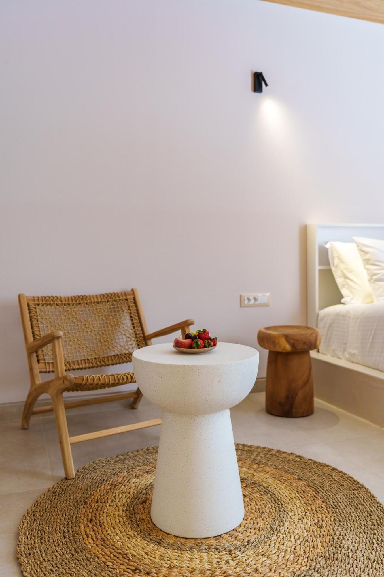 Halo Santorini - Living Experience