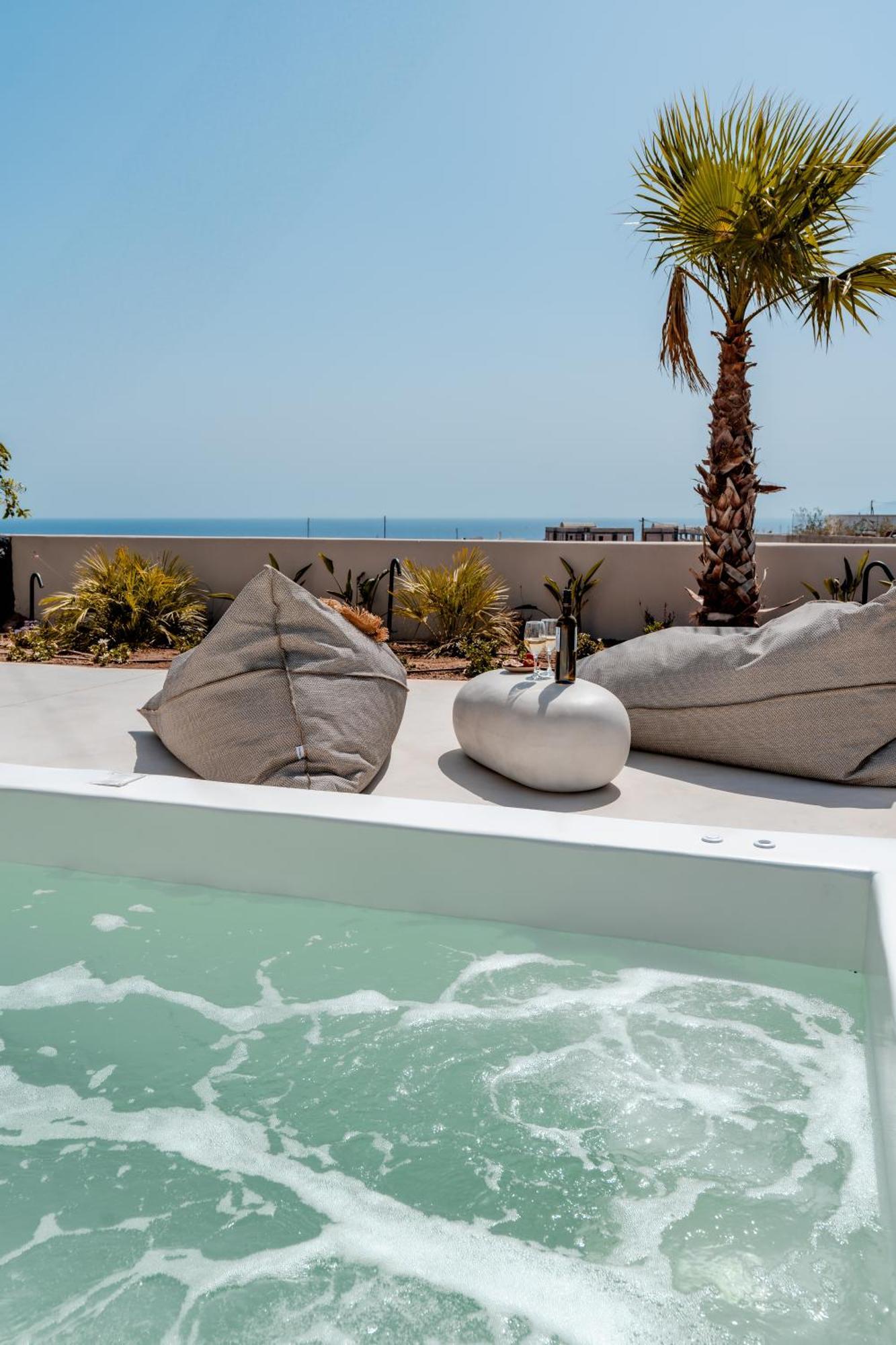 Villa Halo Santorini - Living Experience *