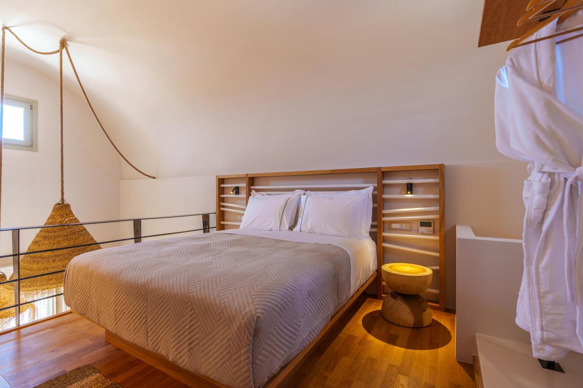 Halo Santorini - Living Experience Villa *