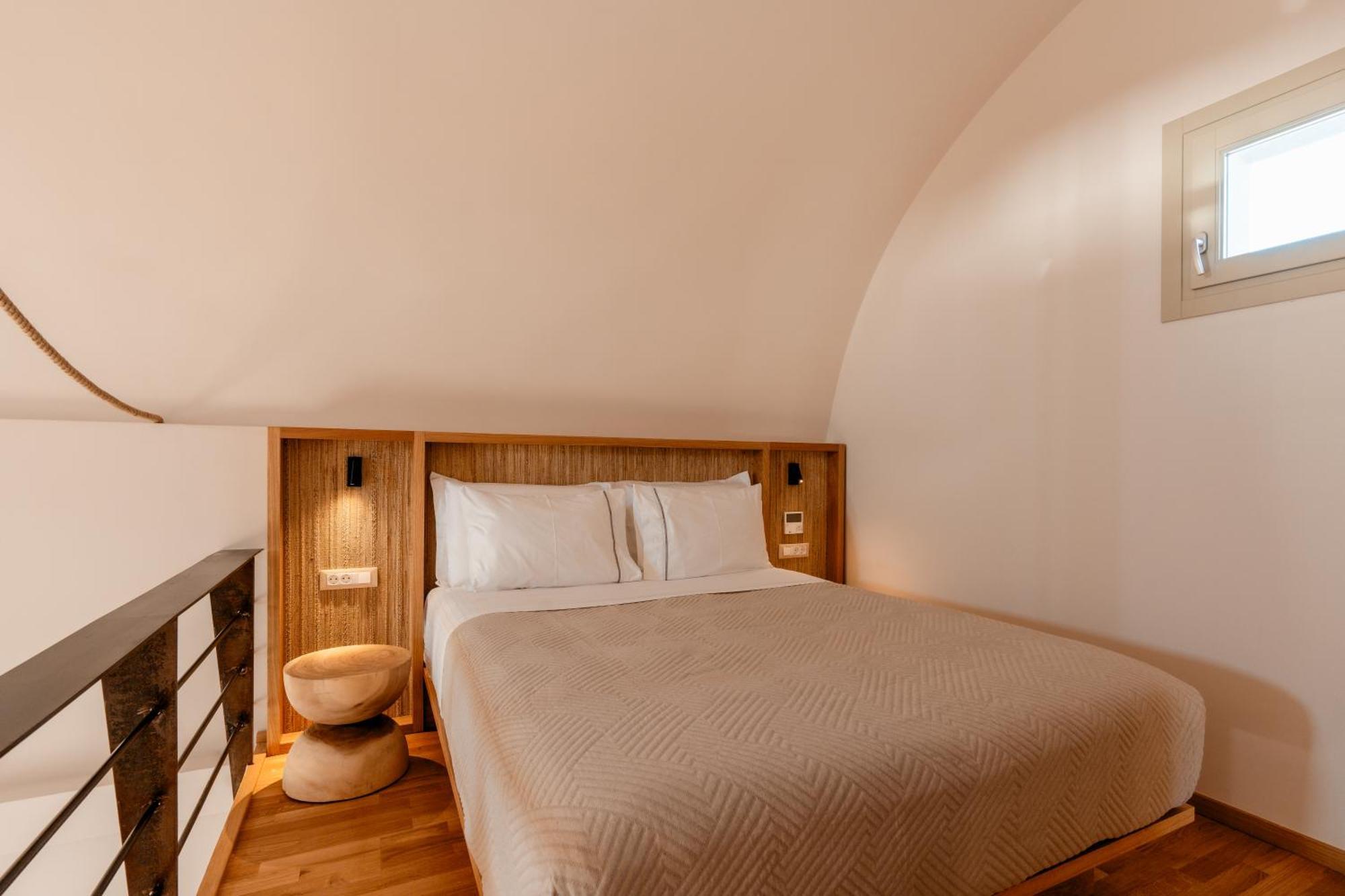 Halo Santorini - Living Experience Villa