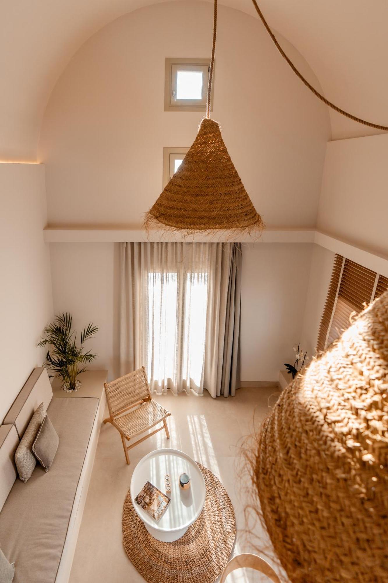 Villa Halo Santorini - Living Experience