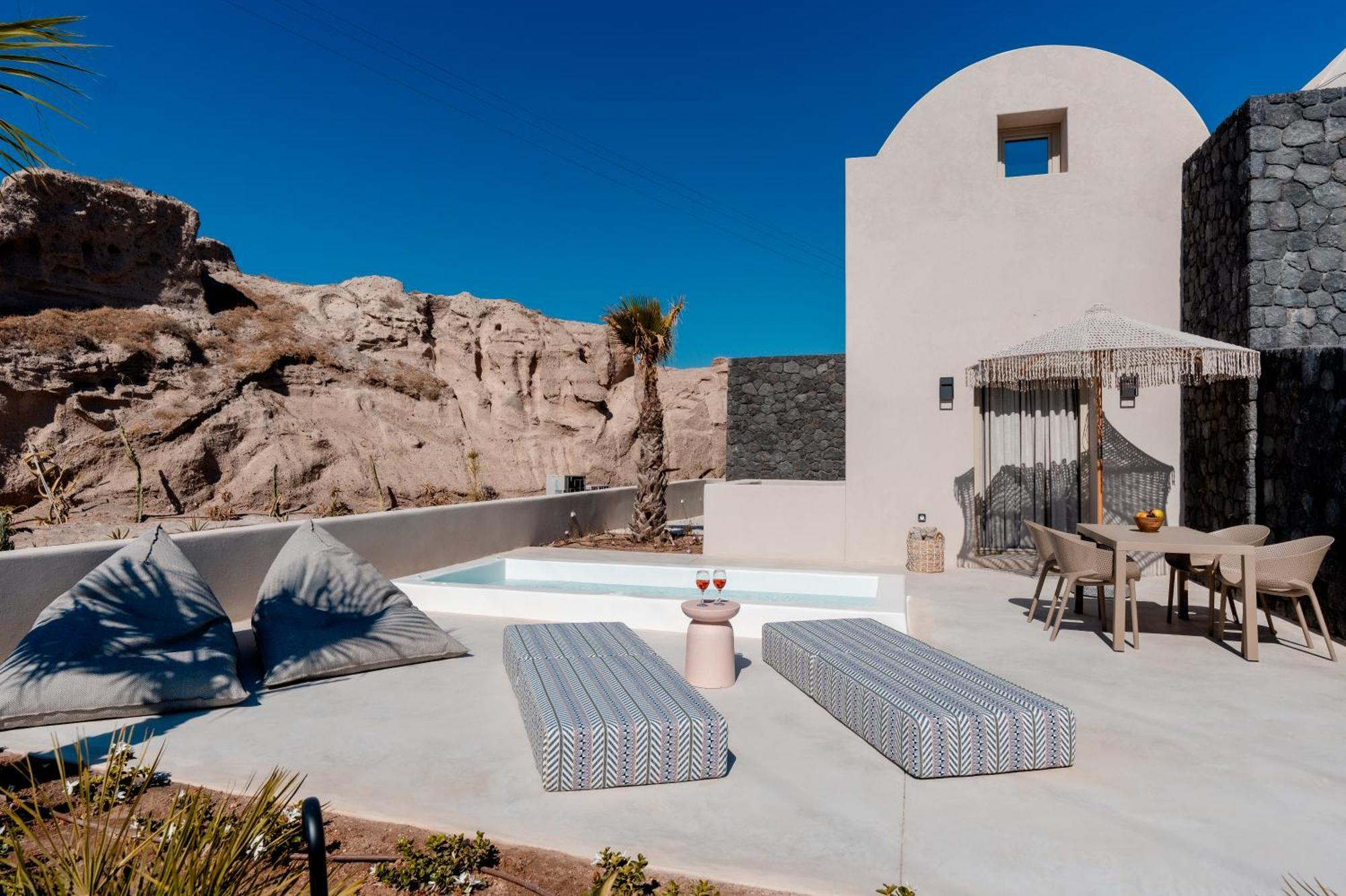 Villa Halo Santorini - Living Experience