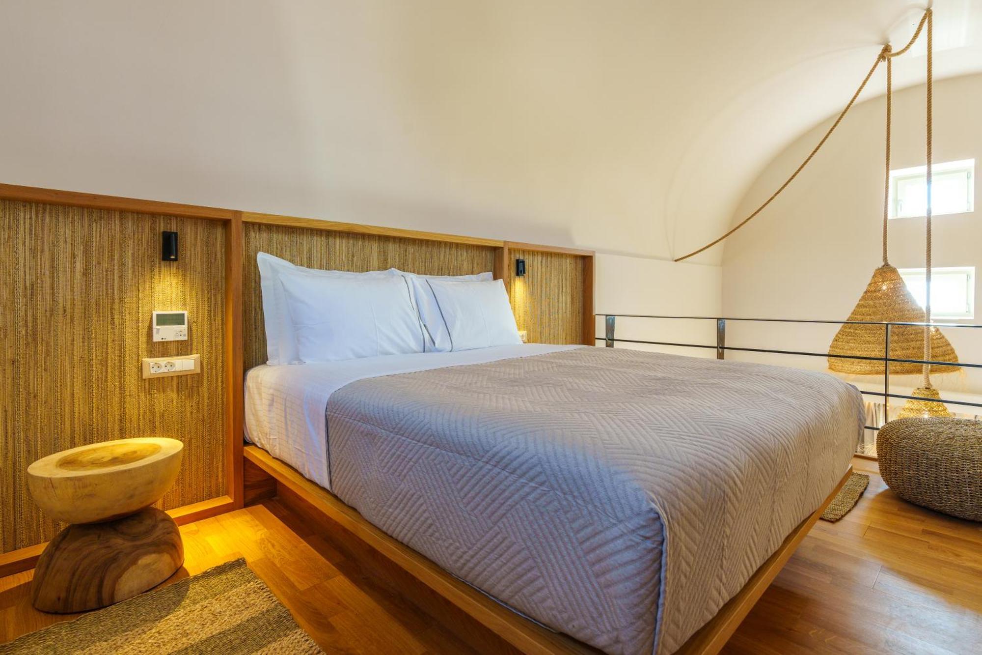 Halo Santorini - Living Experience Villa *