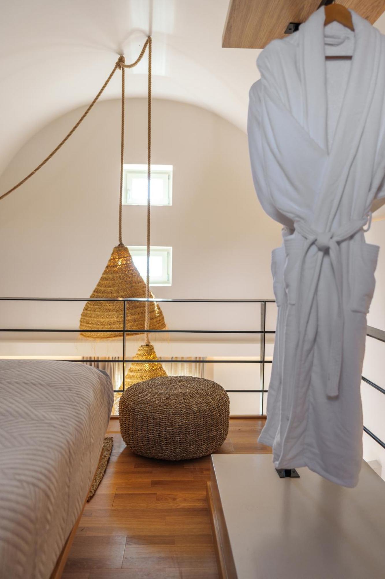 Halo Santorini - Living Experience